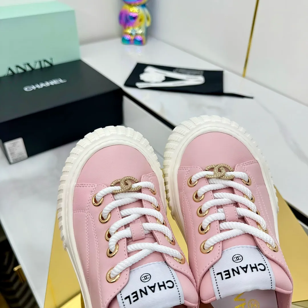 👟👟Ex-factory price 620👟👟 Chanel bread shoes ~ original calfskin panda shoes Chanel 25C latest hot style panda black and white sports shoes casual sneakers Xiaoxiang hot item classic black and white panda color coco girls must pay Fabric: original custom mixed sheepskin lining: original imported breathable mesh lining outsole: Original molded rubber + TPU combination Size: Women's 35-41 👉 👉 👉